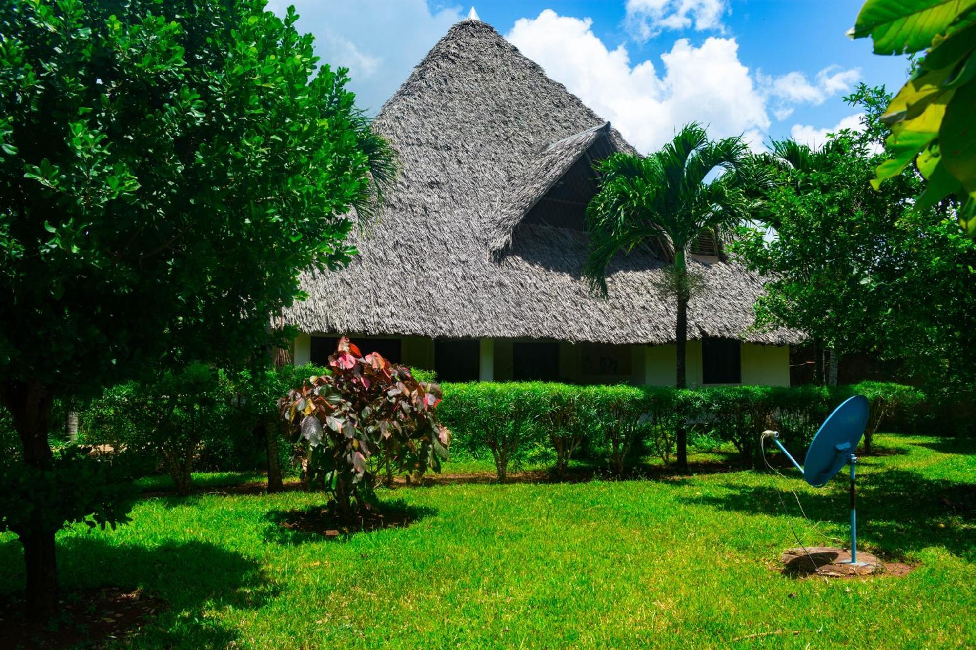 Villas Dora And Holly Diani Beach Extérieur photo